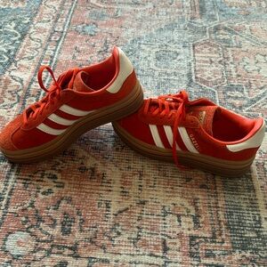 Worn no more than 4 or 5 times. Love them but they’re too big.